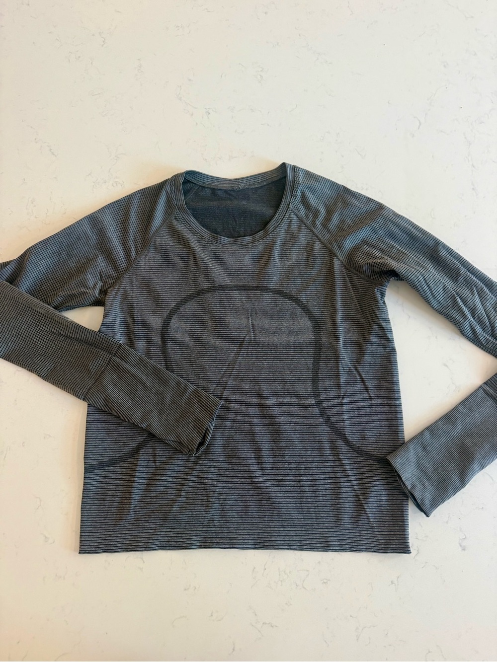 Lululemon Swiftly tech long sleeve shirt 2.0 Spandex Stripe black/white size 8